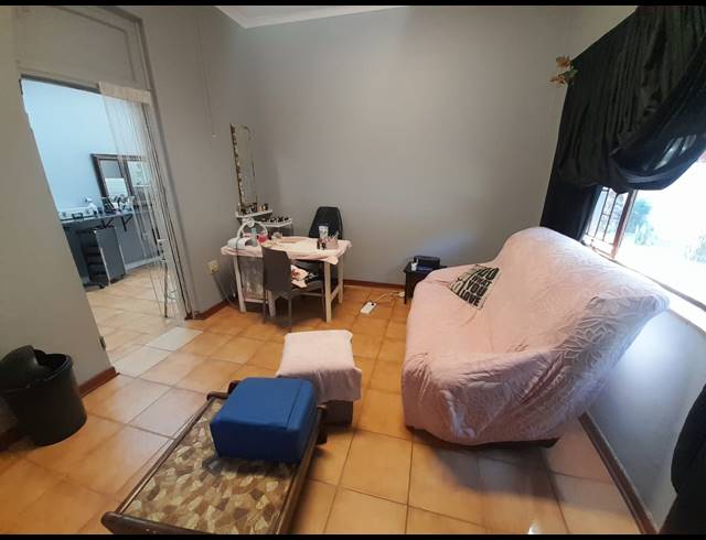 6 BEDROOM HOUSE FOR SALE IN BO-DORP